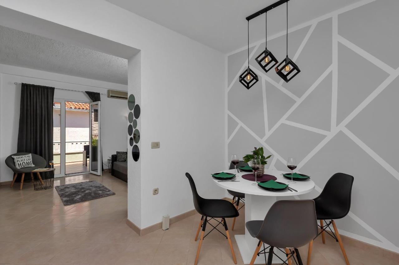 Apartmani Luna Baška Voda Buitenkant foto