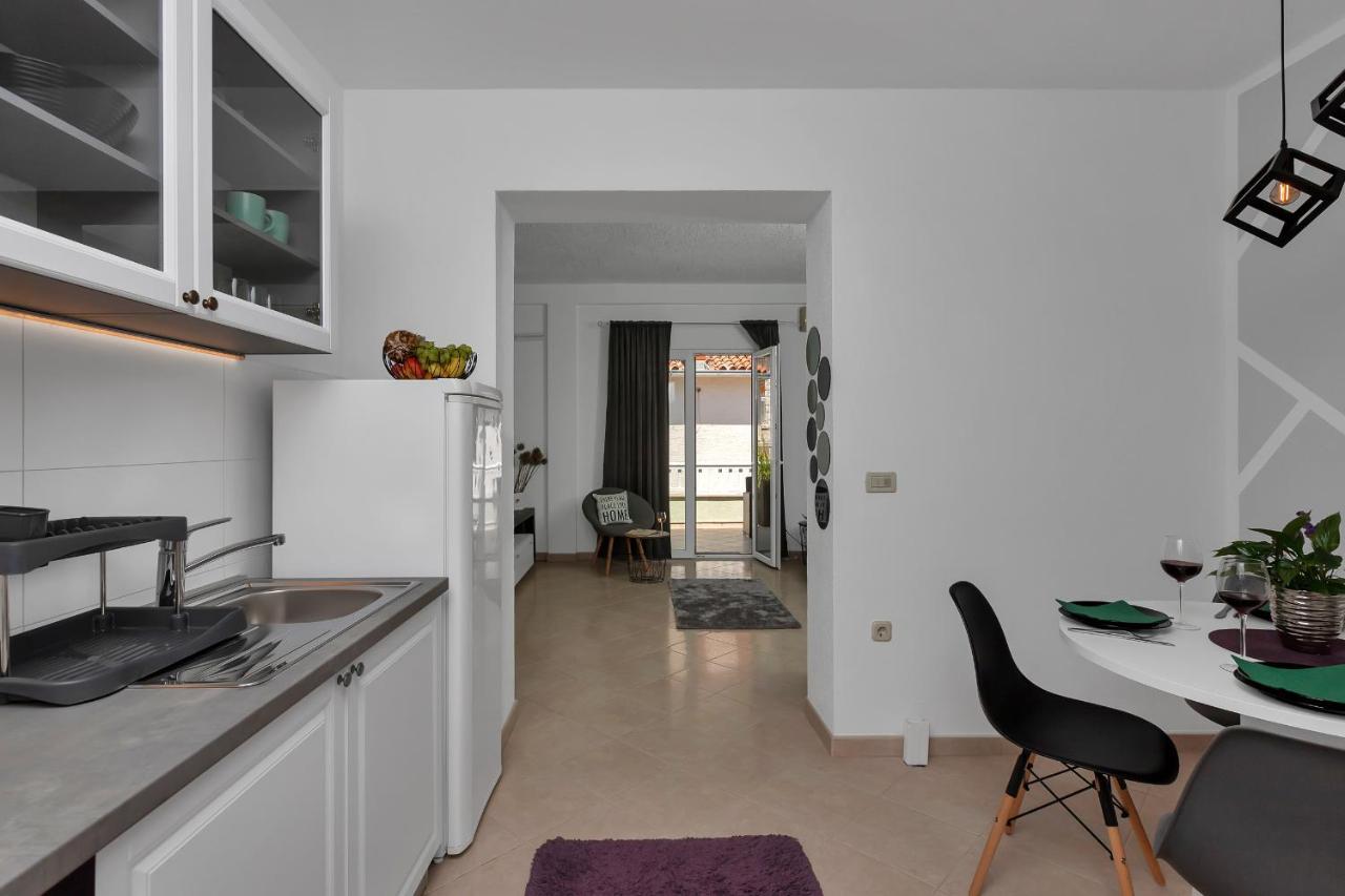Apartmani Luna Baška Voda Buitenkant foto
