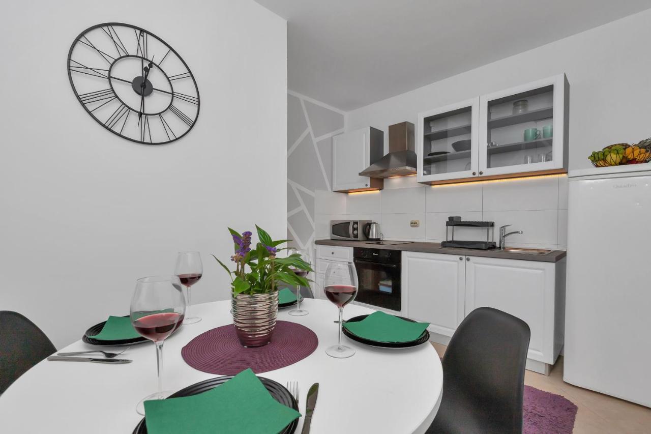 Apartmani Luna Baška Voda Buitenkant foto