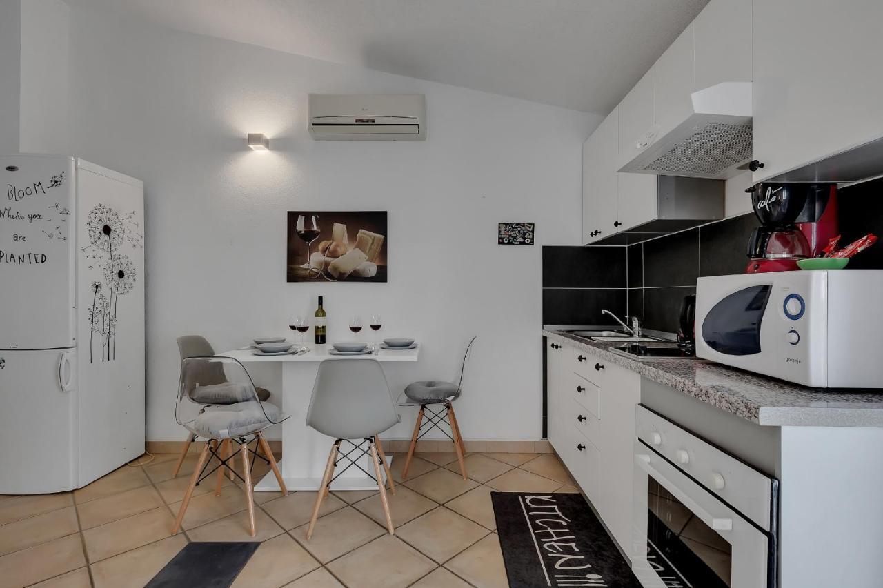 Apartmani Luna Baška Voda Buitenkant foto