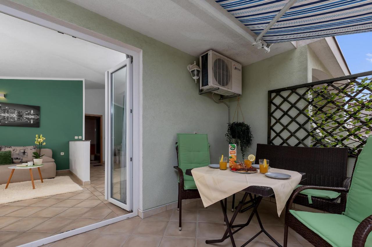 Apartmani Luna Baška Voda Buitenkant foto