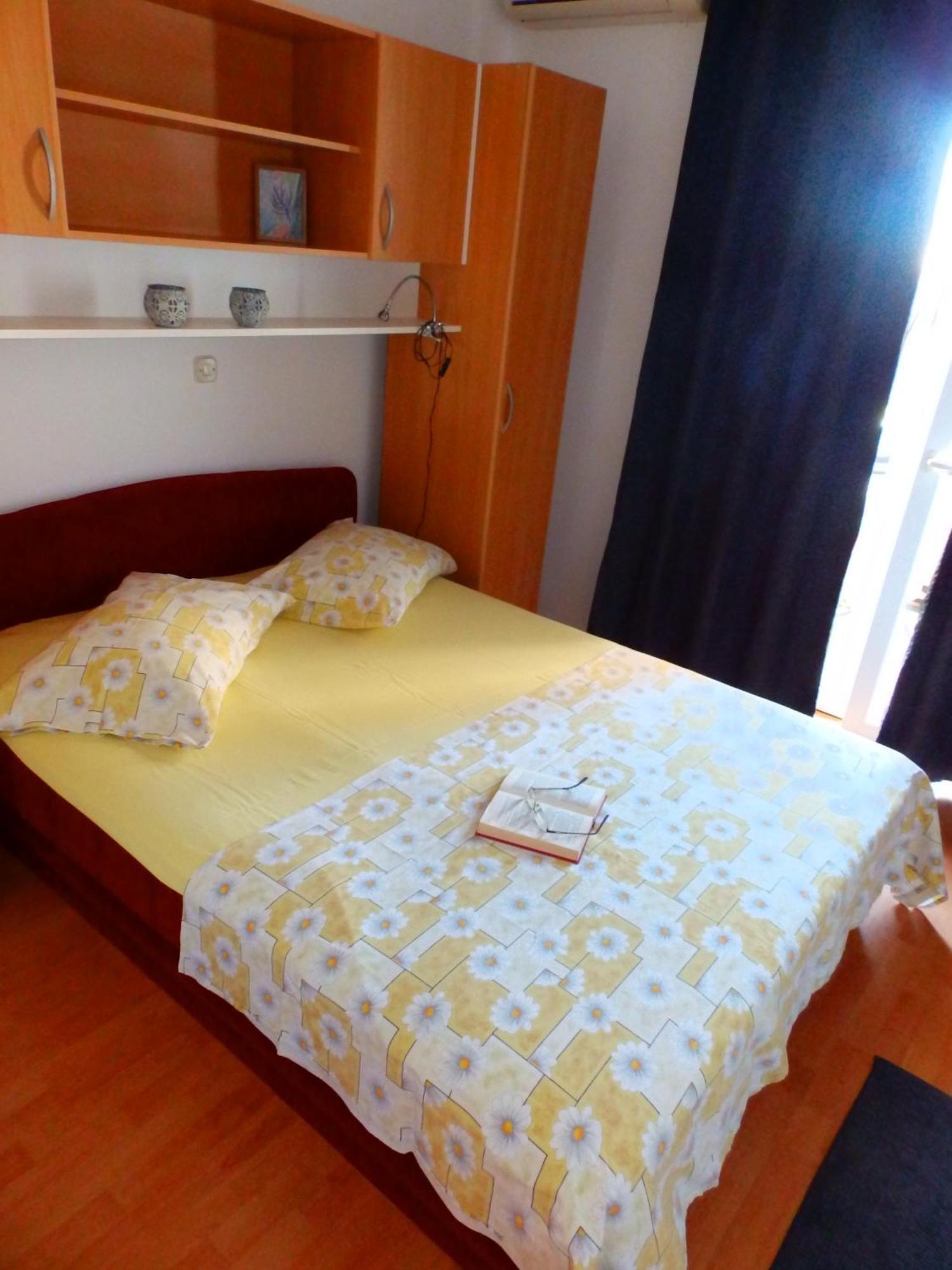 Apartmani Luna Baška Voda Kamer foto